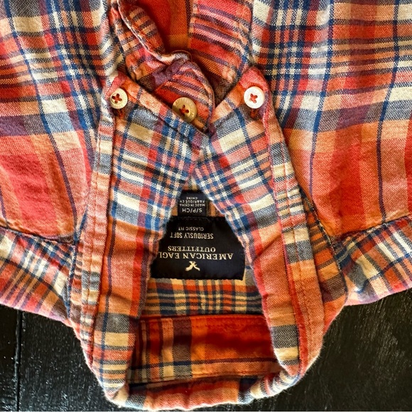 American Eagle Small Plaid Pink Red White Blue Button Down Shirt - Picture 2 of 6